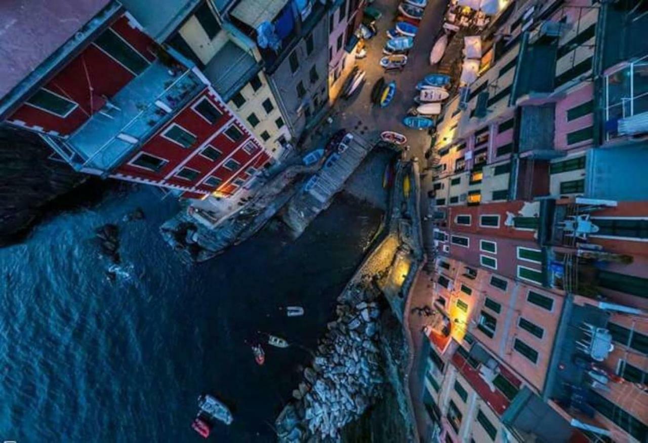 Ca'La Luna - In Centro Con Terrazza リオマッジョーレ エクステリア 写真